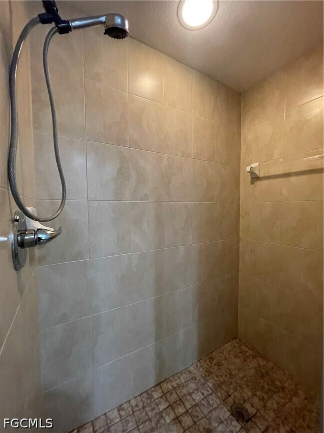 Building Photo - 8555 Bernwood Cove Loop Unit 112