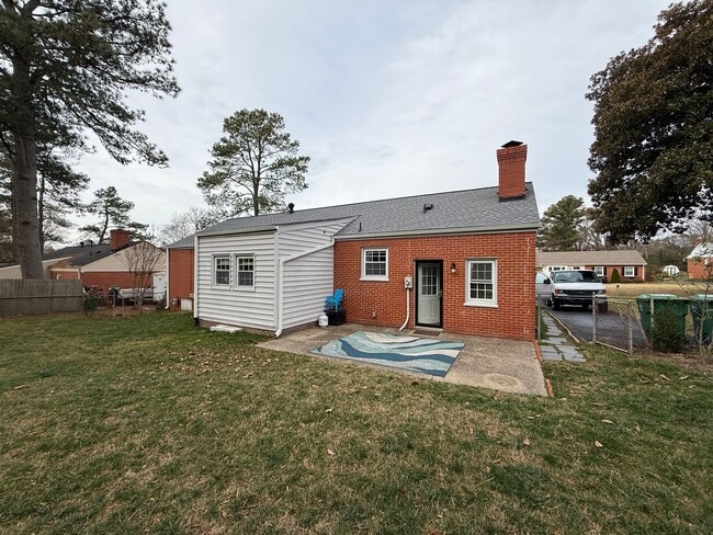 Photo - Three Bedroom Two Bath Home in Ridgeview/Parham & Ridge Area. Available in December!