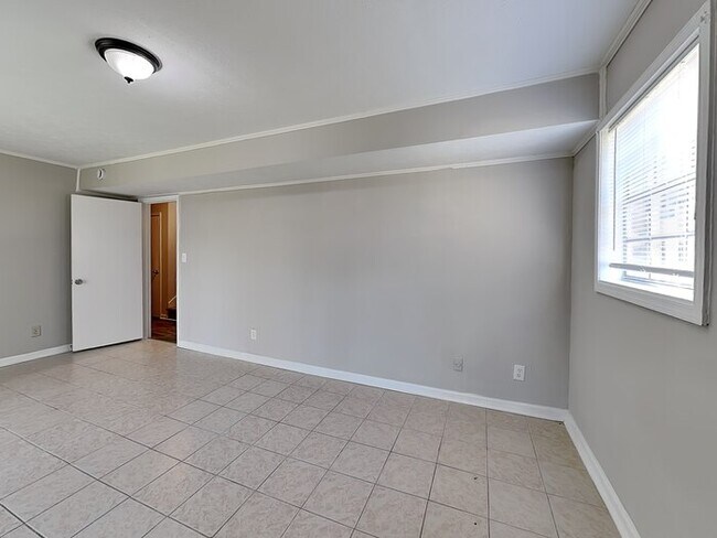 Photo - 2252-2257 7 Oaks Cir