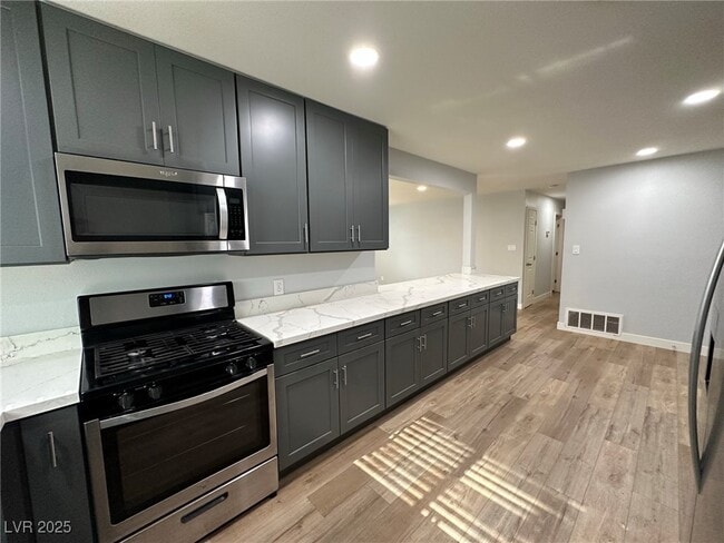 Photo - 5233 Lytton Ave