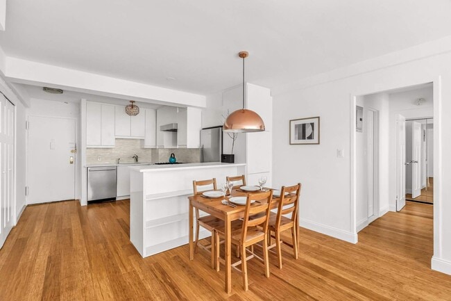 Photo - 310 W 56th St