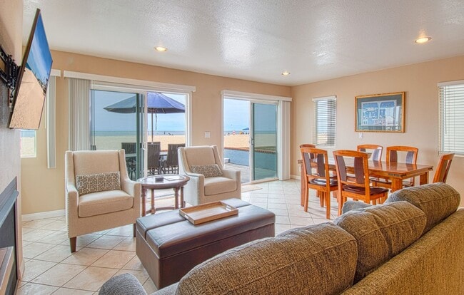 Building Photo - 3703 Seashore Dr Unit A