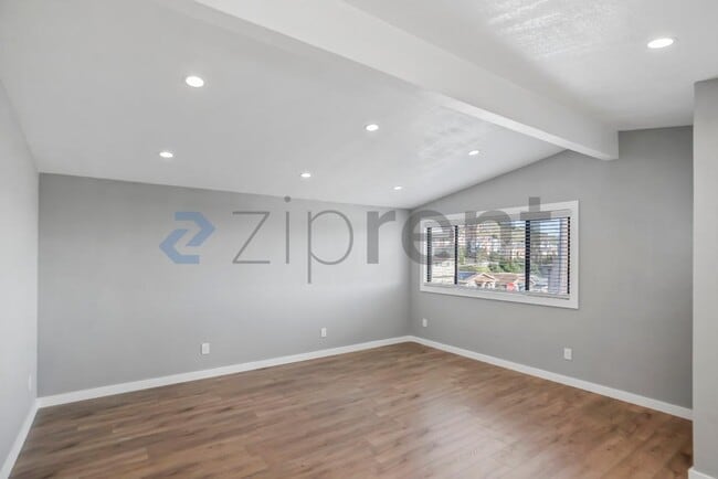 Photo - 161 Pecks Ln