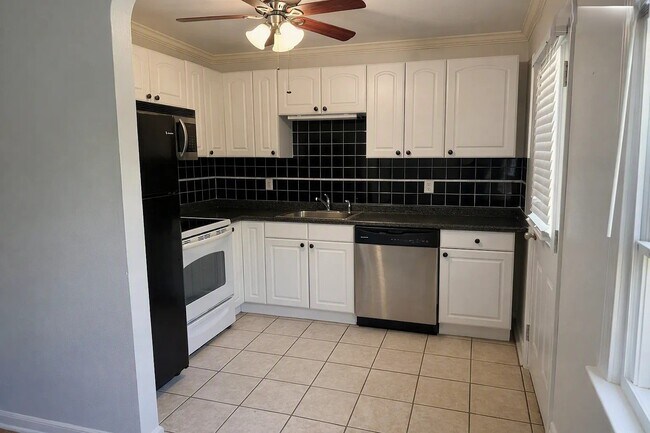 Photo - 4 Laird Dr