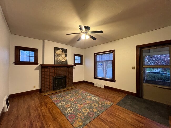 Photo - 2222 E 12th St