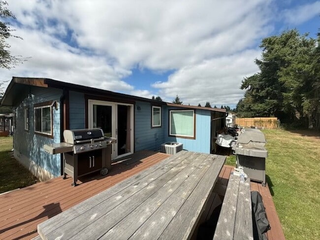 Photo - 3 Bedroom 2 bathroom House! Move in Special!