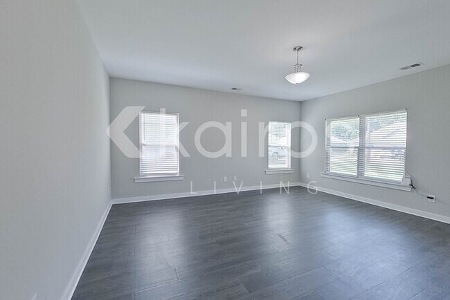 Photo - 344 White Oak Cir