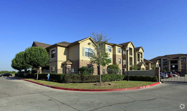 Building Photo - THE OAKMOOR Rental