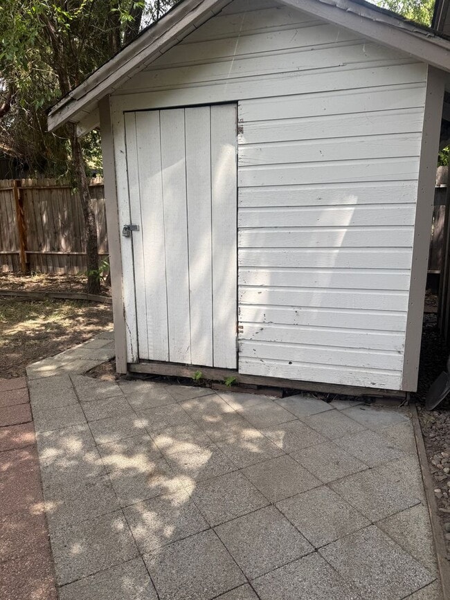 Photo - 412 NW Manzanita Ave Unit B