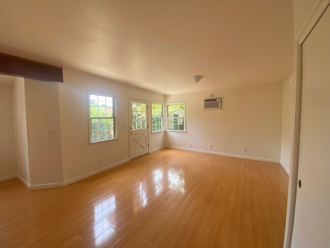 Photo - 13542 Wyandotte St Unit -