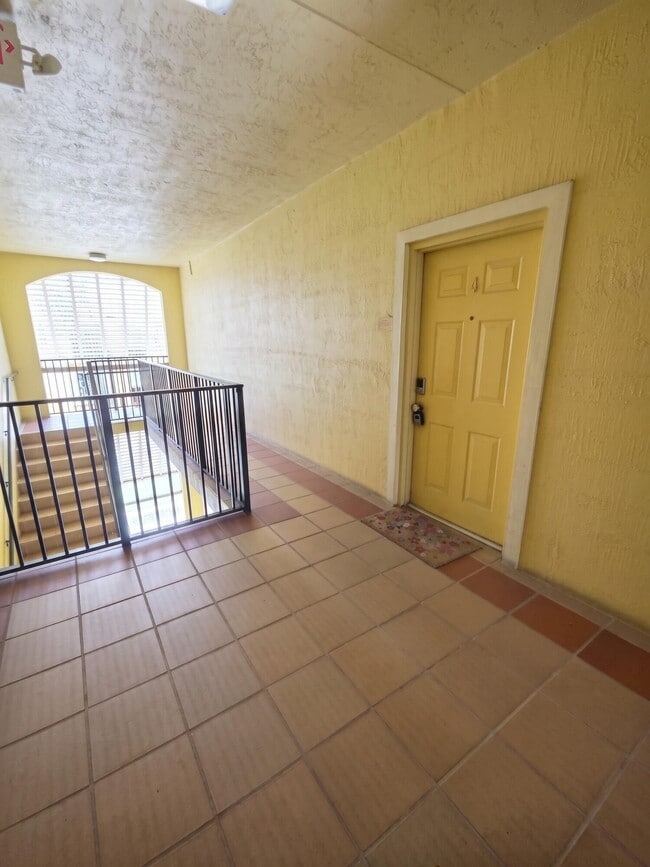 Building Photo - 7240 NW 114th Ave Unit 304