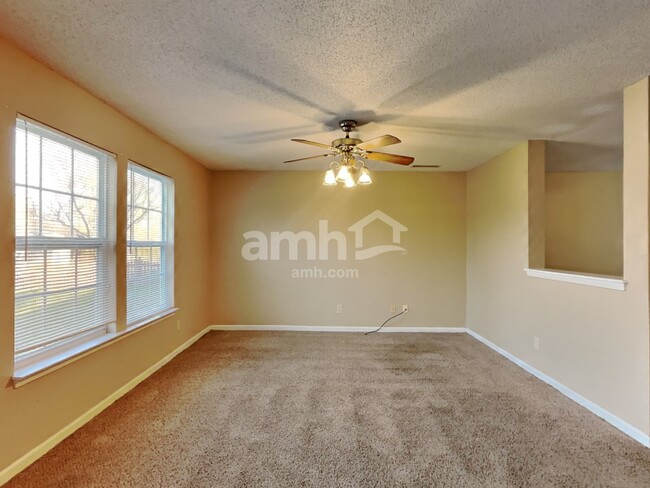 Photo - 2092 Fullwood Dr