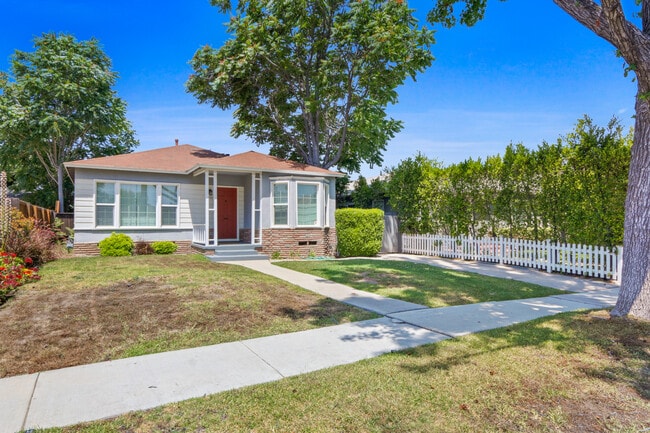 Building Photo - 5107 Enfield Ave