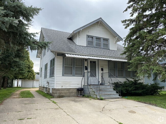 Building Photo - 810 Range St Rental