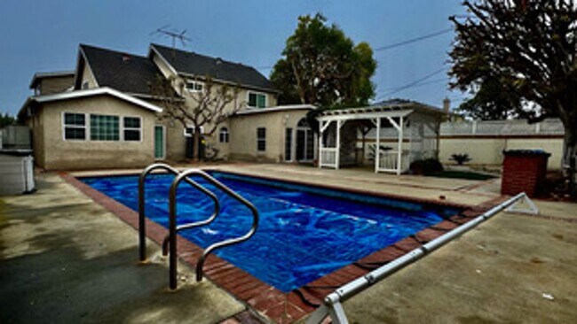 Photo - 5 Bedroom 3 Bathroom Single House in Los Alamitos CA 90720!!