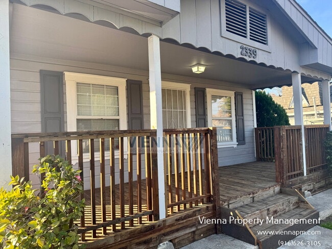 Photo - 2339 Beaumont St