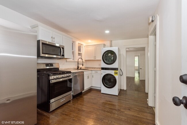Photo - 2102 W Roscoe St Apartments Unit 2F