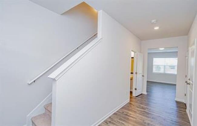 Photo - Spacious 3/2 Available Now!