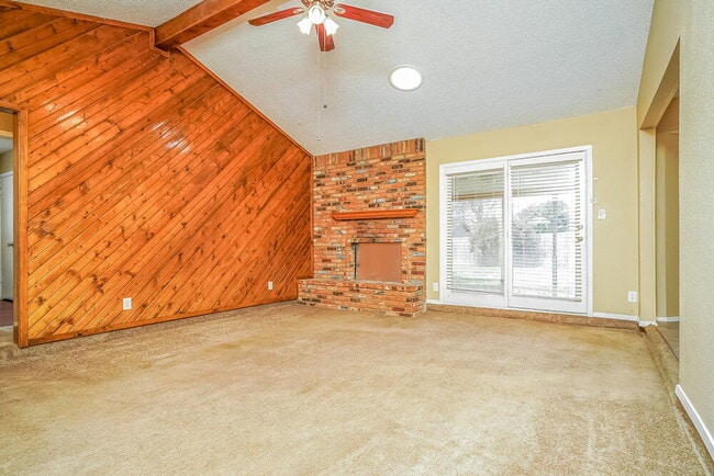 Photo - 1020 Fox River Ln