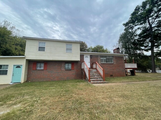 Photo - 532 10th Ave NW