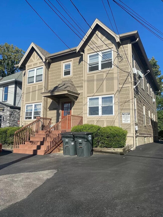 Photo - 7008 Plainfield Rd