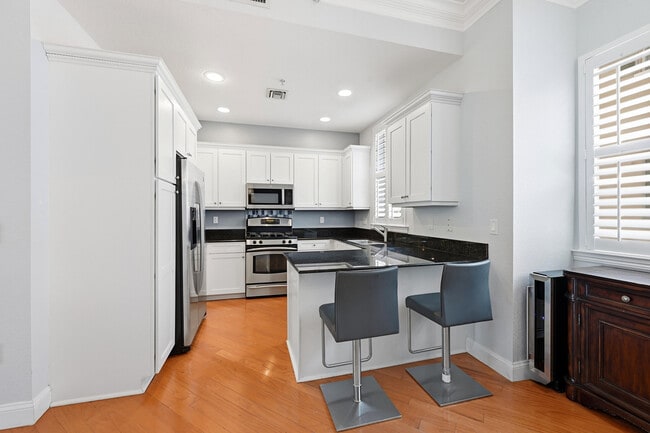 Photo - 542 NE 7th Ave