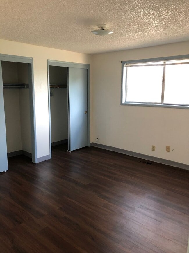 Photo - 2 Bedroom, 1 Bathroom Downstairs Apartment - 4-Plex