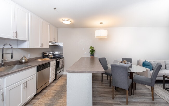 Photo - Ellinwood Apartments