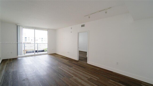 Photo - 18800 NE 29th Ave Apartment Unit 622