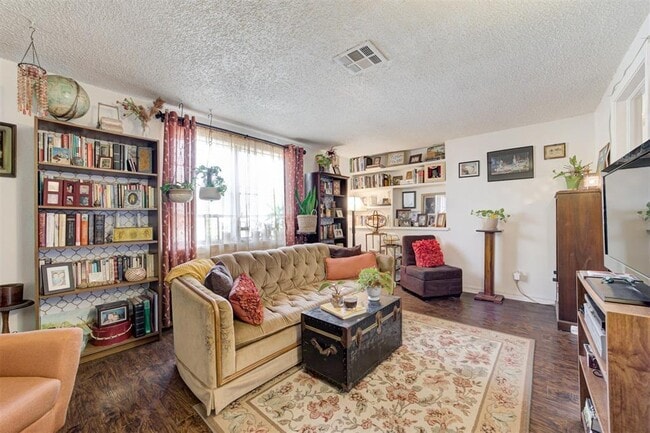 Photo - 840 NW 44th St