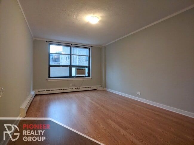 445 W Wellington Ave Unit W445-02C