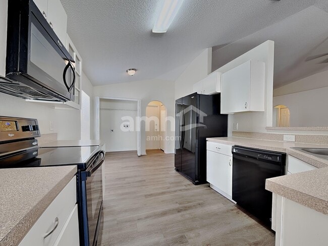 Photo - 25209 Hyde Park Blvd