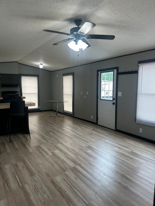 Photo - 20 Raylynn Ct