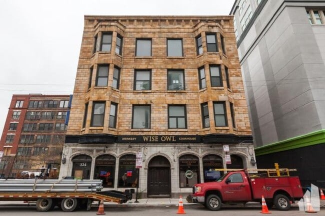 Building Photo - 3 bedroom in Chicago IL 60607 Unit 2S