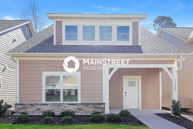 Building Photo - 4 Bedroom Pet-Friendly Home in Huntersville, NC with Main Street Renewal
