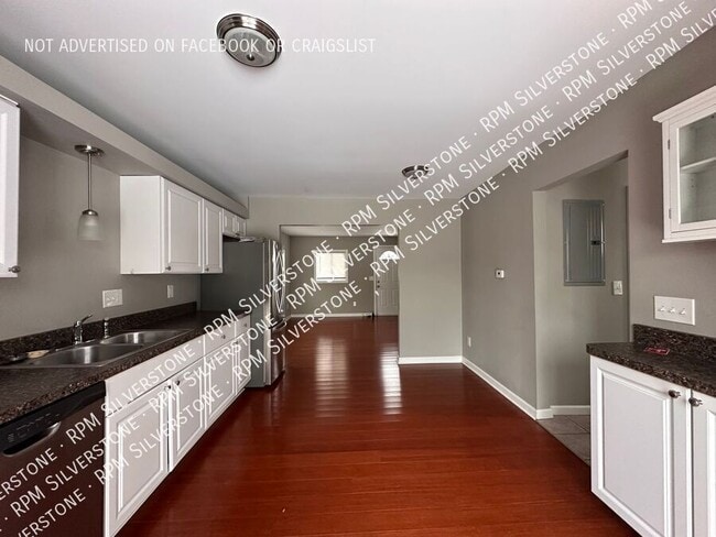 Photo - 3113 Emmons Ave