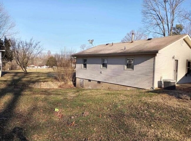 744 Chandler Ave
