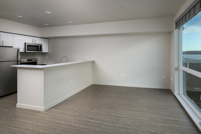 Photo - VIVID Queen Anne