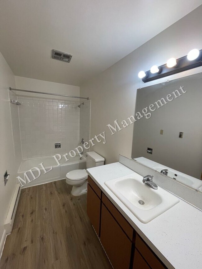 Photo - 121 N Woodbridge St Unit 2-11