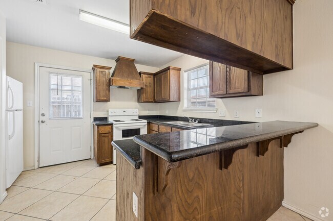 2BR, 2BA - 900SF - Kitchen