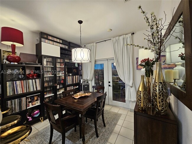 1661 SE 28th St Unit 105
