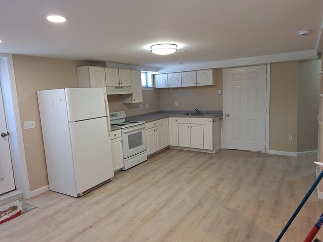 Building Photo - 157 Thatcher Rd Unit R