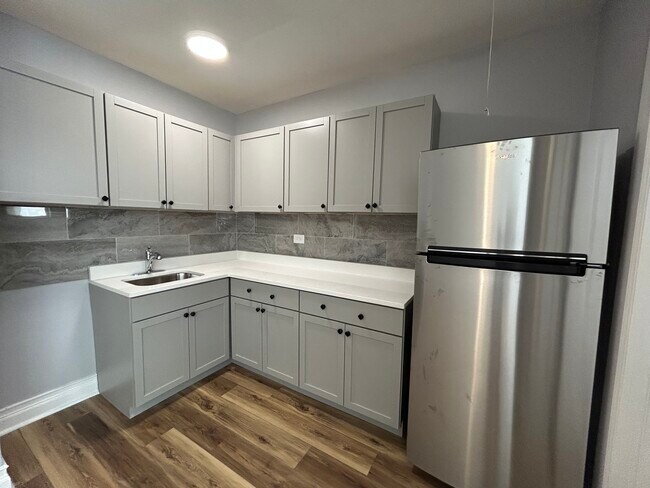 Building Photo - 6948 N Ashland Blvd Unit 107 Rental