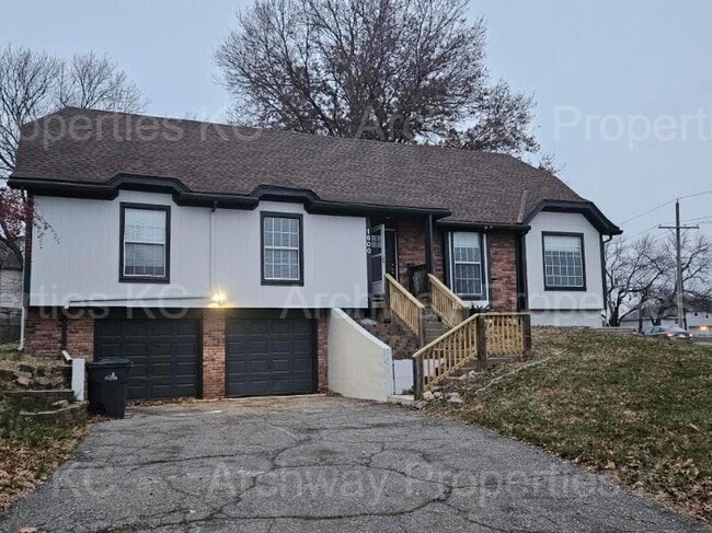 Building Photo - 1600 W Elm Terrace