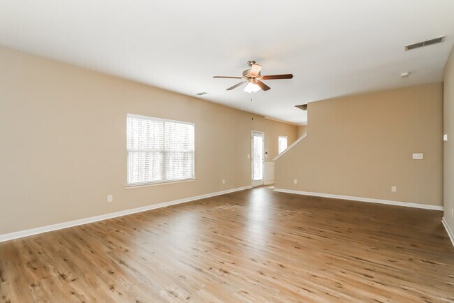 Photo - 284 Camellia Way