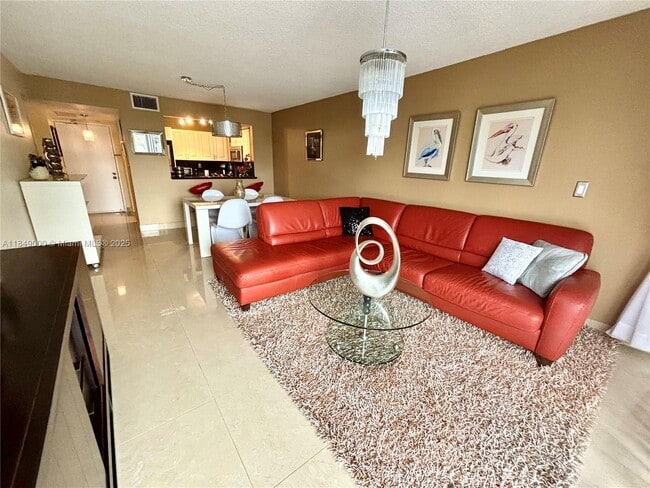 Photo - 3031 N Ocean Blvd Unidad 308 Rental