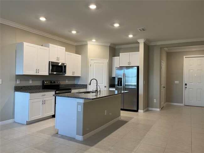 Photo - 31893 Blue Passing Loop