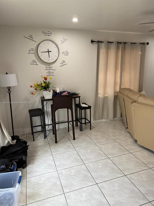 Photo - 826 SW 12th Ct Unidad 1