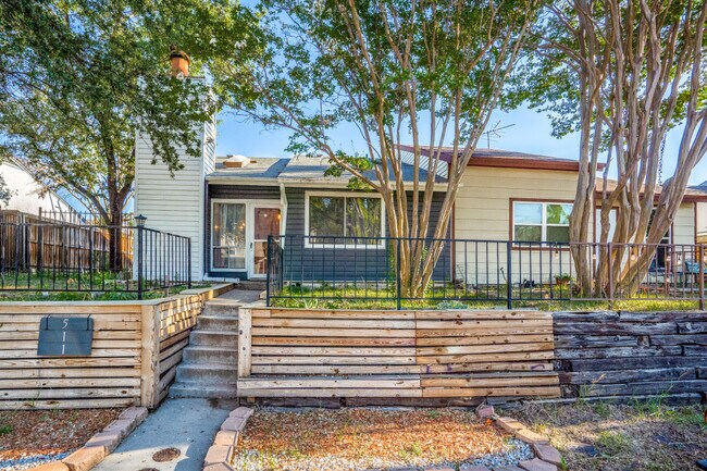 Photo - 511 Post Oak Ln