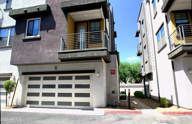 Building Photo - 2090 S Dorsey Ln